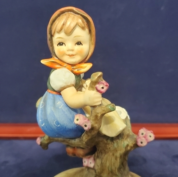 Vintage Goebel | Girl in Apple Tree